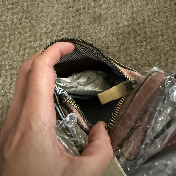 Le Miel Brown Vegan Leather Crossbody Expanding Wallet Purse NWT - Picture 7 of 14